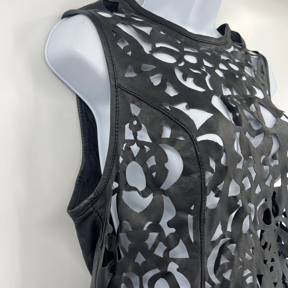 EUC Topshop Black Laser-Cut Sleeveless Lace Overlay Top size 6 - Picture 5 of 12